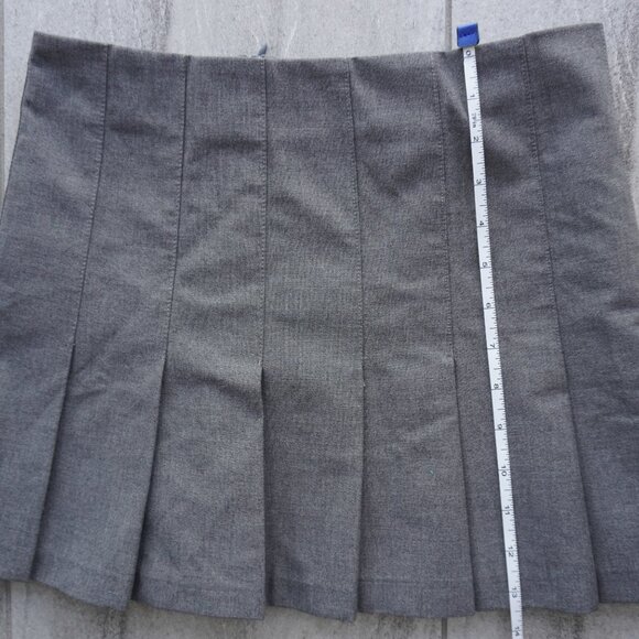 ZARA Gray Pleated Mini Skirt | Classic Schoolgirl Style | Size: S - Picture 7 of 7